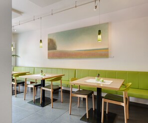 Bar (on property) - Zum Löwen-Post Hotel (Trodena)