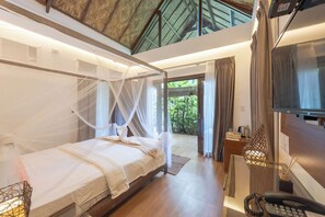 Canopy Garden VIlla | Premium bedding, individually decorated, desk, laptop workspace