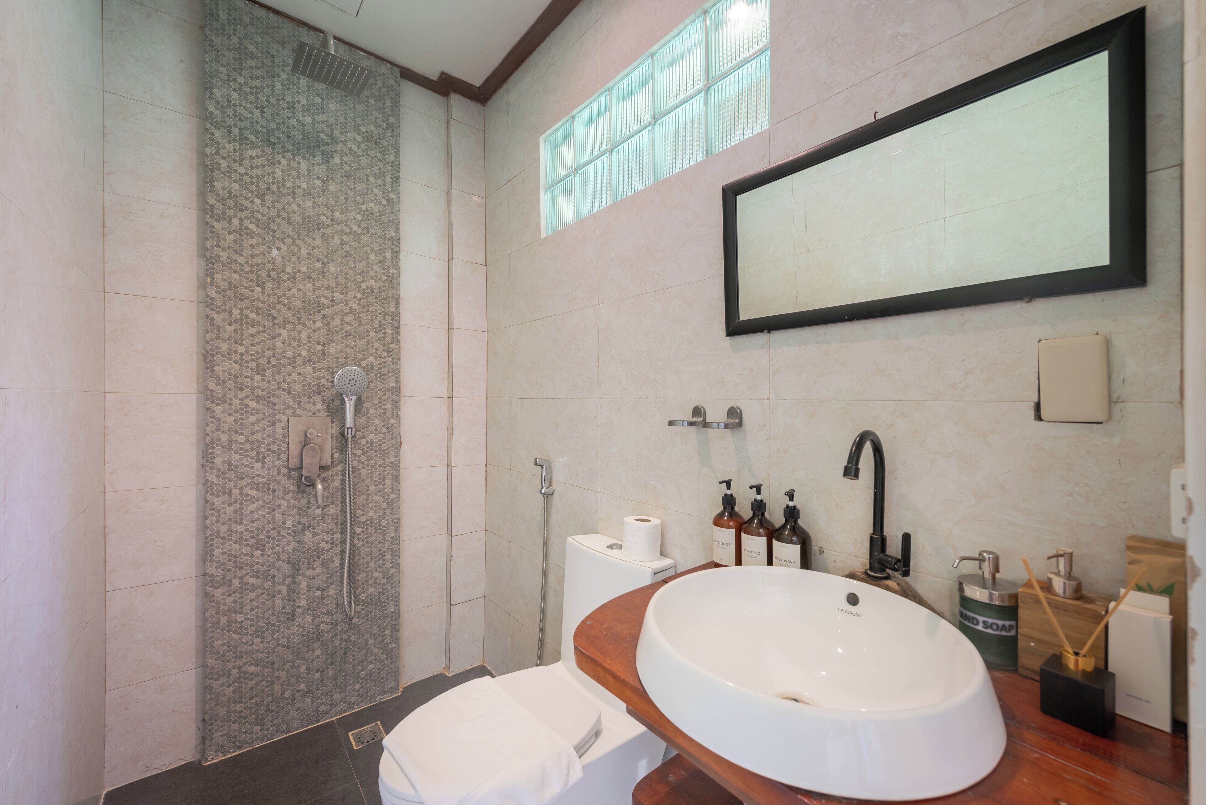 deluxe room | bathroom | shower, rainfall showerhead, free toiletries, bidet