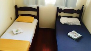 Quarto Duplo Solteiro | Hypo-allergenic bedding available, laptop workspace, blackout drapes - Hostel 238 (Belo Horizonte)