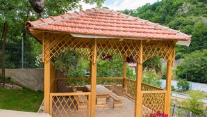 Outdoor dining - LEADER APARTMENT (Sarajevo)