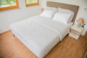 家庭公寓, 2 間臥室, 河景, 花園 | 1 間臥室、高級寢具、熨斗/熨衣板、免費無線上網