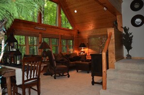 Smart TV, fireplace, stereo - “Year-Round Adventure Awaits – Ski, Golf & Relax in Harbor Springs!” (Harbor Springs)