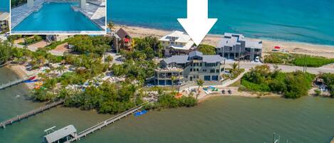 Plage privée, chaises longues, parasols, serviettes de plage