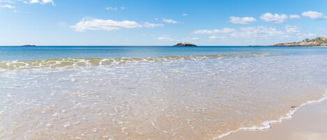 Beach nearby, sun loungers, beach towels