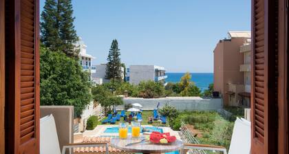 Luxury 3 BR, 120 m². home in the center of Hersonissos, 1 minute from the sea.