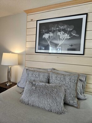 Iron/ironing board, free WiFi, bed sheets, wheelchair access