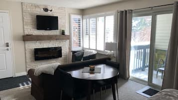 Télévision, cheminée