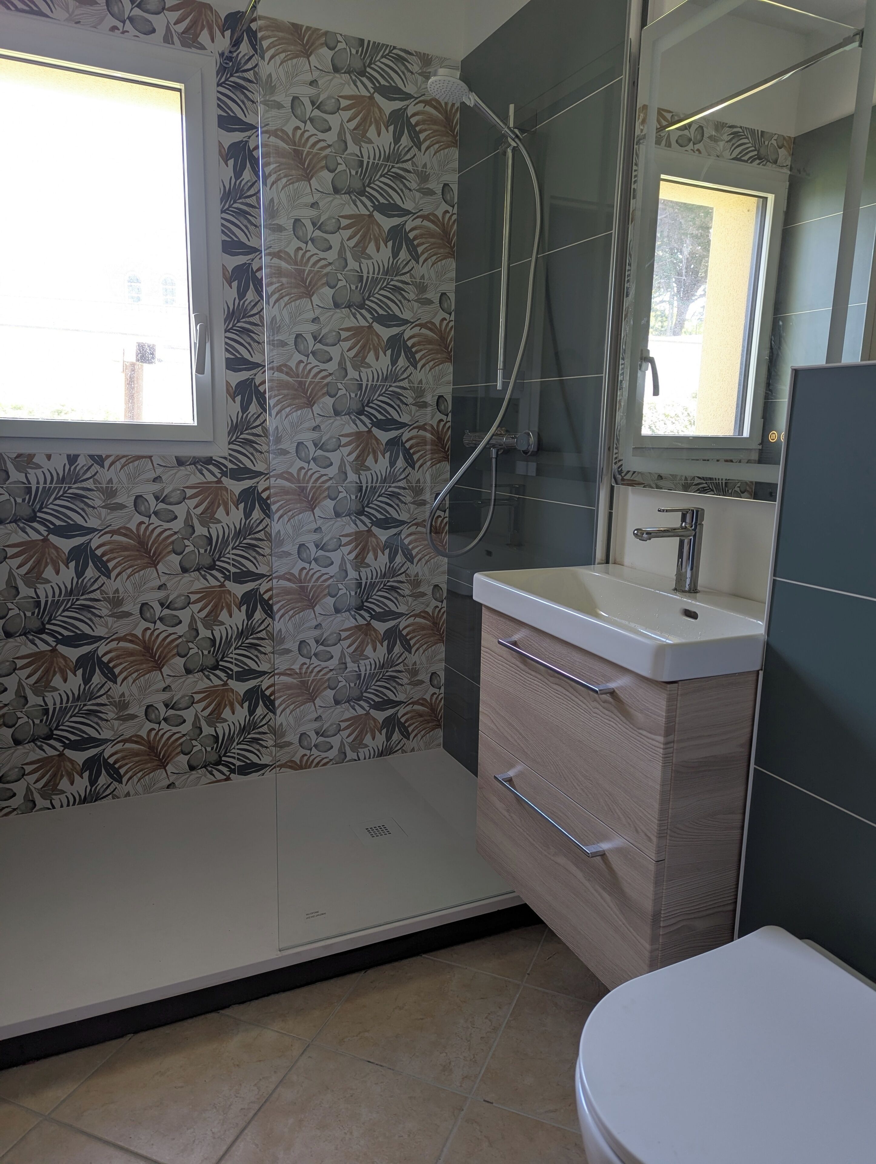 Bathtub, hair dryer, towels