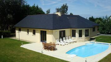 Een verwarmd zwembad