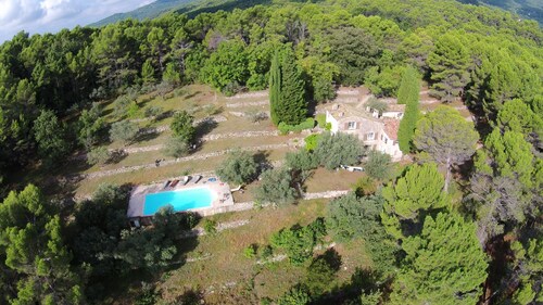 Alte Steinvilla mit privatem Pool und spektakulärer Aussicht, sehr friedvoll