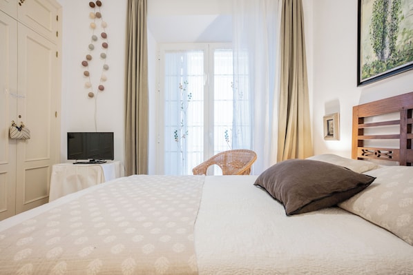 2 camere, una scrivania, ferro/asse da stiro, Wi-Fi gratuito