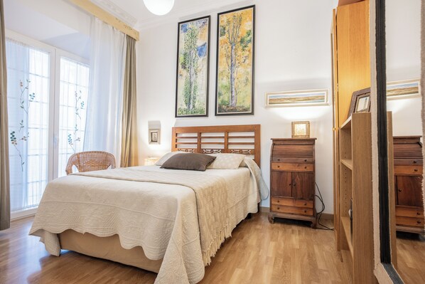 2 bedrooms, desk, iron/ironing board, free WiFi