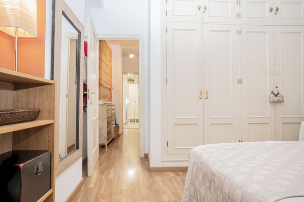 2 bedrooms, desk, iron/ironing board, free WiFi