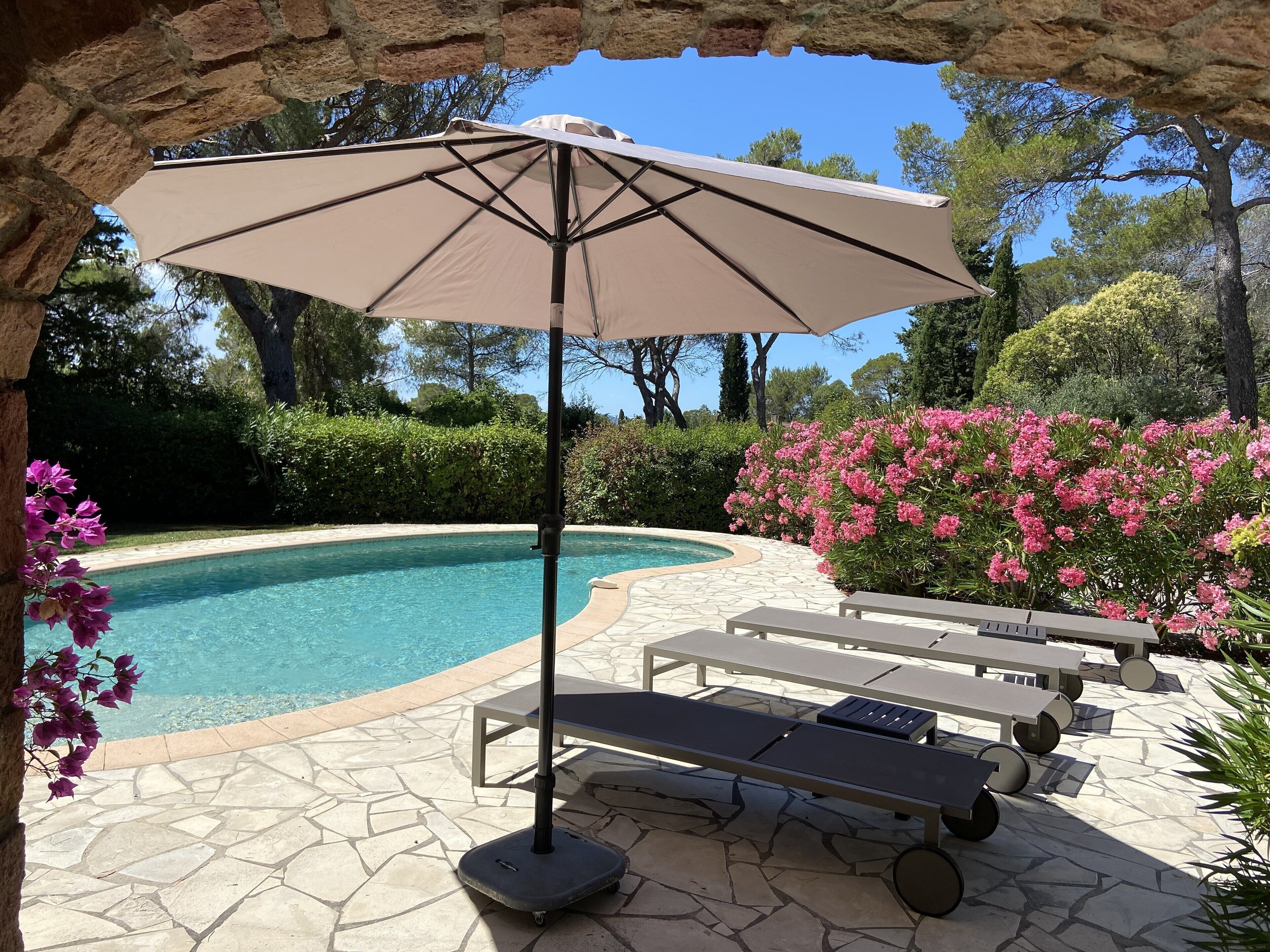 Alberca al aire libre y alberca climatizada