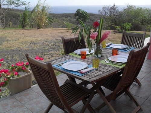 A Deshaies F5 sea view equipped for families / groups nearby beaches  