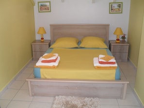 4 dormitorios, tabla de planchar con plancha, wifi y ropa de cama