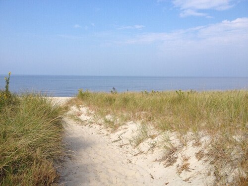 Relaxing bayside bungalow close to historic Cape May and Wildwoods