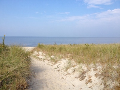 Relaxing bayside bungalow close to historic Cape May and Wildwoods