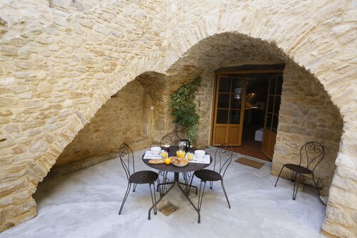 Atypical, very comfortable accommodation in the heart of a Gard hamlet