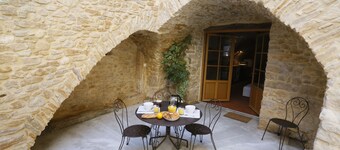 Atypical, very comfortable accommodation in the heart of a Gard hamlet