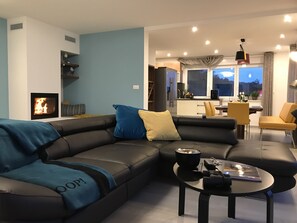 Smart TV, fireplace, table football, ping pong