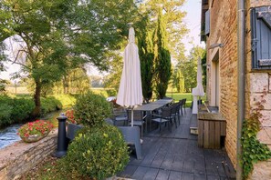 Outdoor dining - Large property in Burgundy, riverside garden, private indoor pool (argilly)