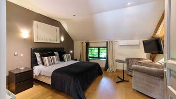 7 habitaciones, tabla de planchar con plancha, cuna de viaje y wifi