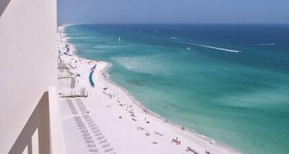 GULF FRONT.. with Amazing views! Beach Tiki Bar! Zero entry pool
Great Location