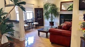 电视、壁炉、乒乓球、书