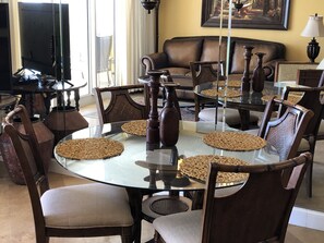 Dining - GULF FRONT with Amazing Views, 3 Pools, Tiki Bar! Beachfront pool! LOCATION! (Destin)