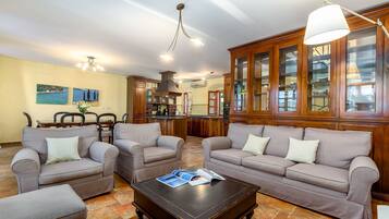 Televisio, DVD-soitin, kirjoja