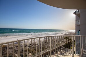 Property grounds - BeachFRONT!! 65" HD TV, WIFI, Netflix, and View! (Fort Walton Beach)