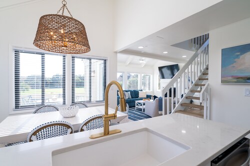 Bright Decor! 3 BR/3 BA Villa; Pools/Beach Nearby! Amenity access included!