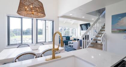 Bright Decor! 3 BR/3 BA Villa; Pools/Beach Nearby! Amenity access included!