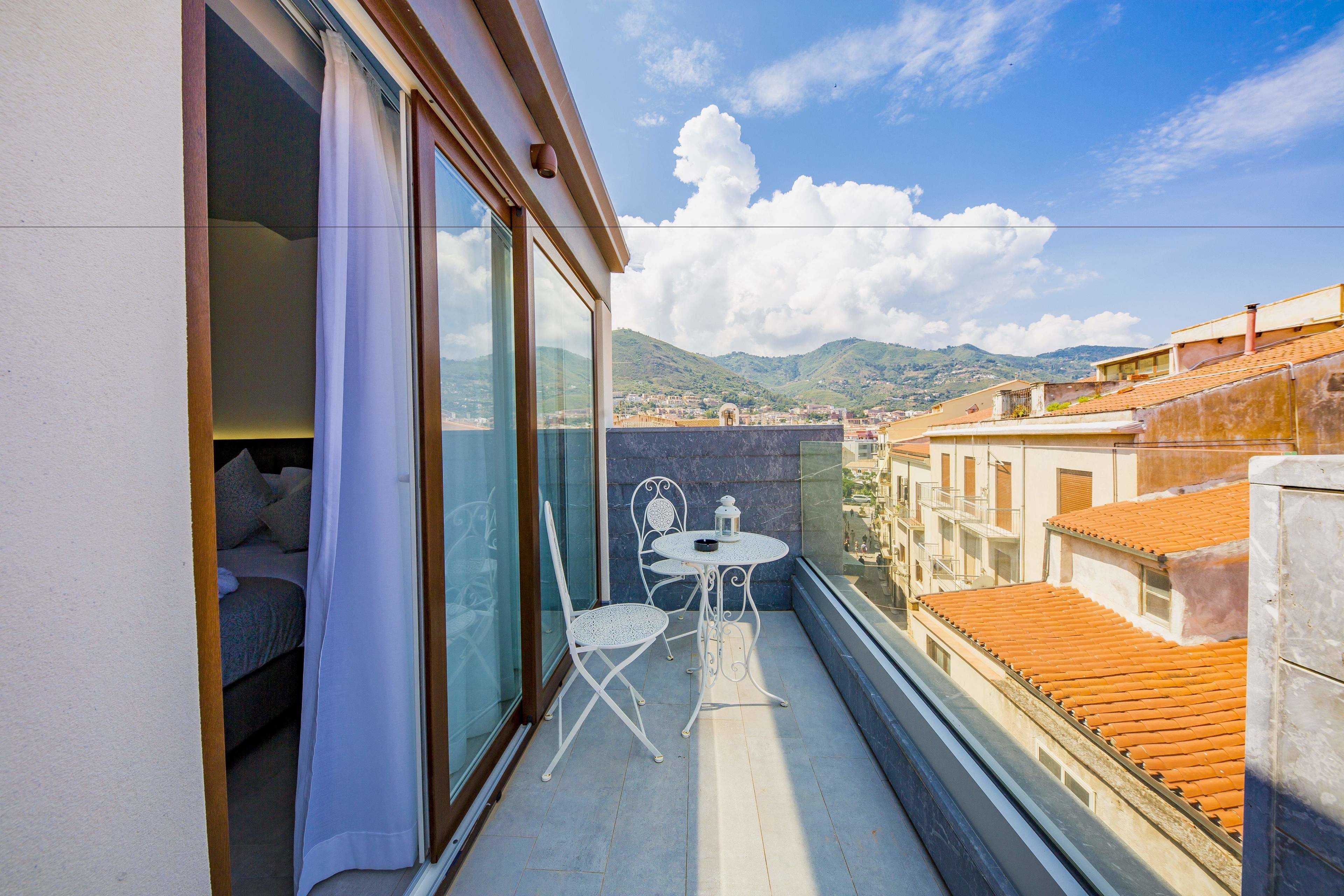 Deluxe Double Room | Down duvets, minibar, in-room safe, desk