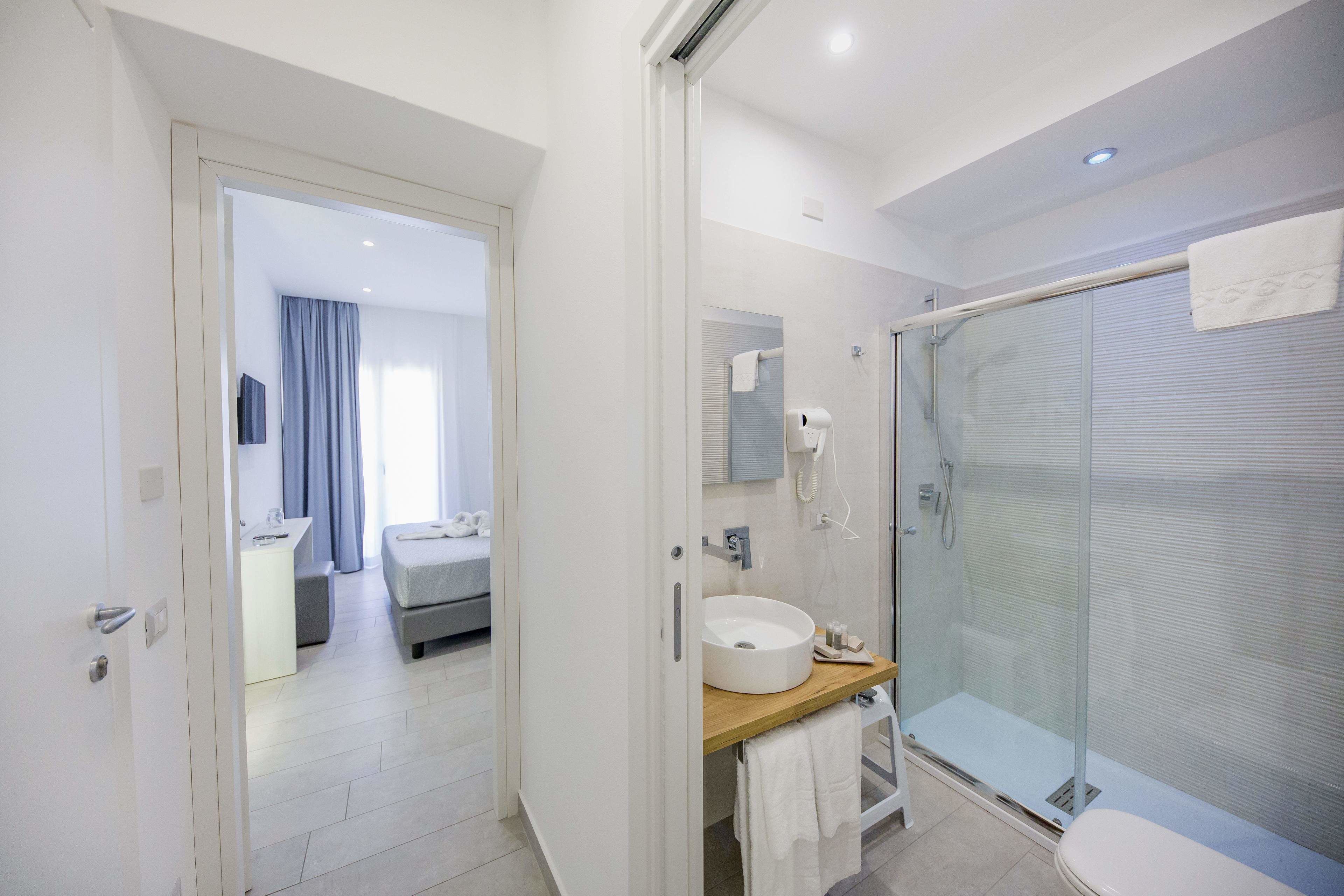 classic double room | 1 bedroom, down duvets, minibar, in-room safe