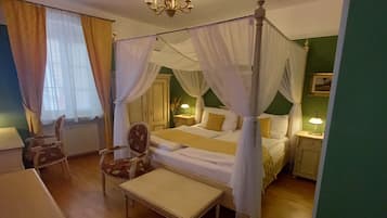 1 bedroom, premium bedding, in-room safe, desk