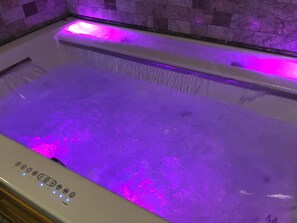 Executive Single Room, Jetted Tub, Garden View | Indoor spa tub