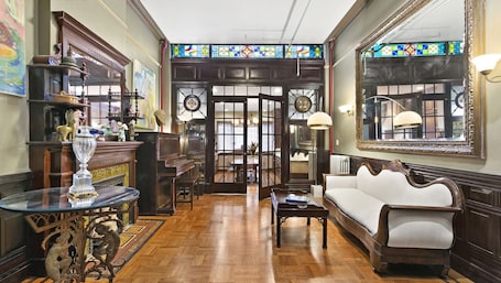 Flat-screen TV. Northern Lights Mansion