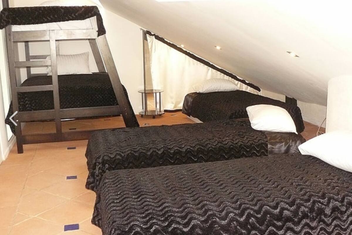 Iron/ironing board, free WiFi