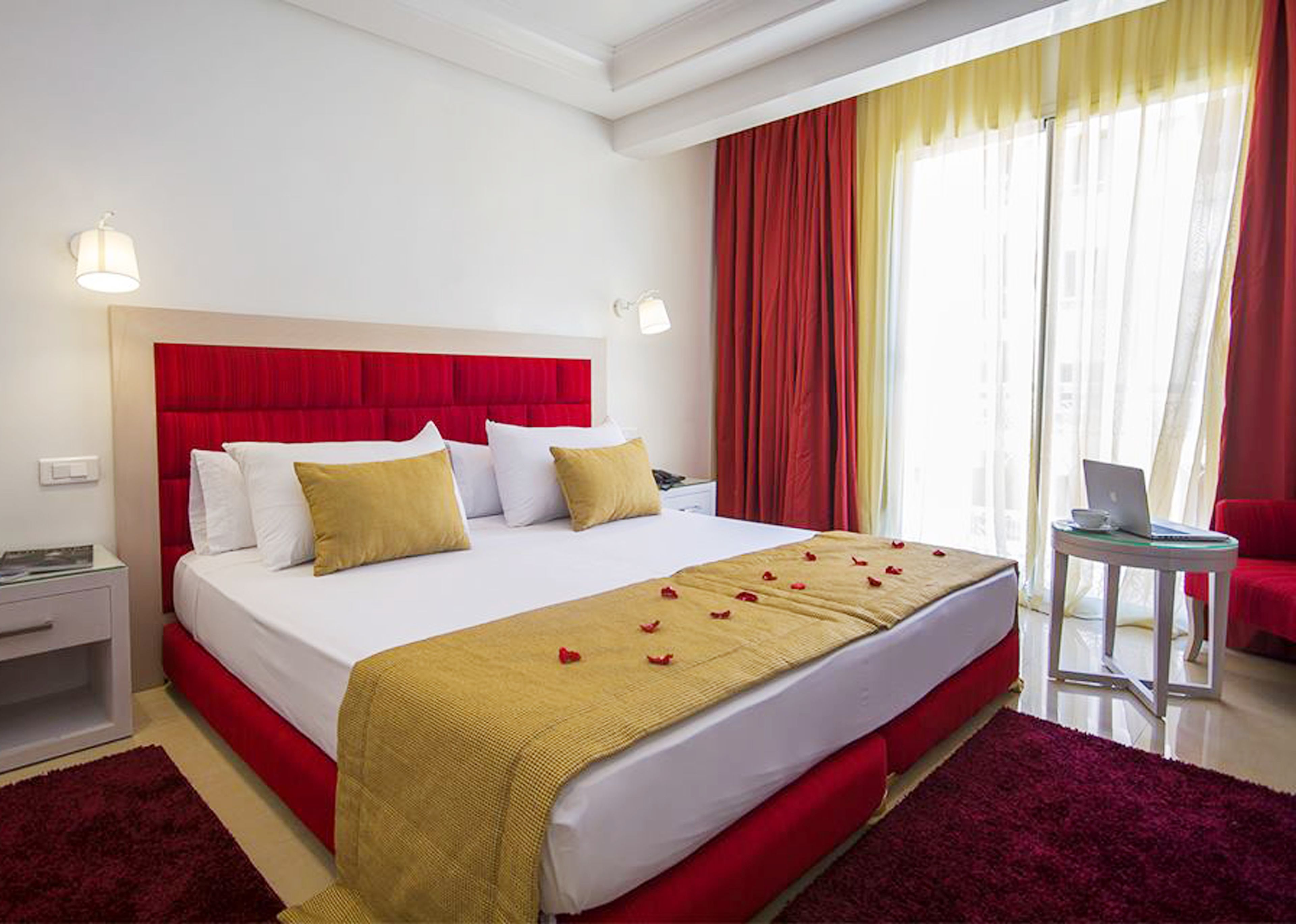 superior room | premium bedding, minibar, in-room safe, desk