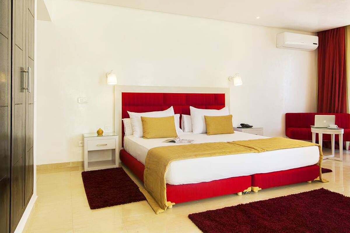Ropa de cama de alta calidad y minibar 