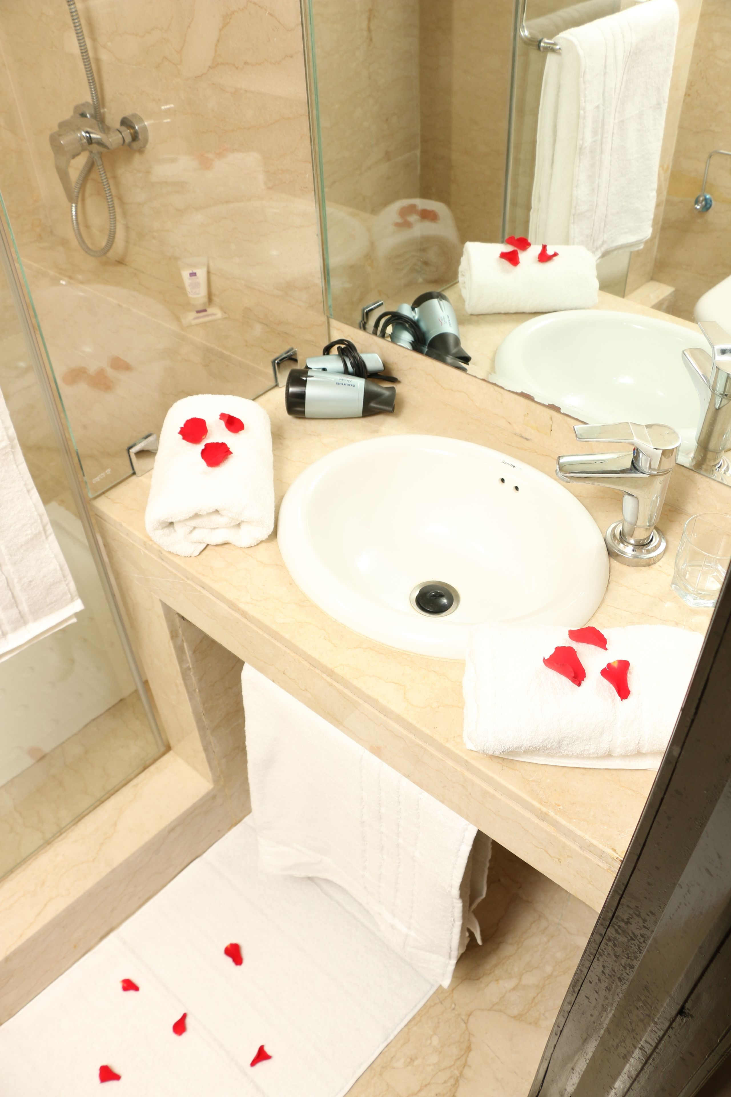 standard room | bathroom | shower, free toiletries, hair dryer, towels