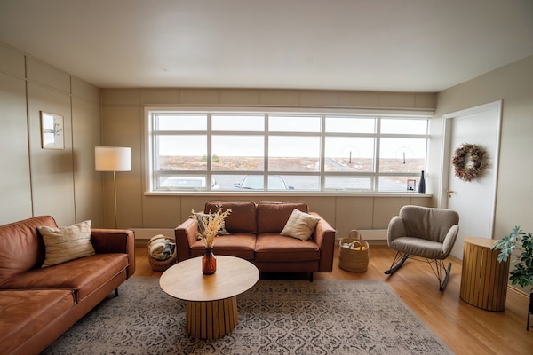 Breakfast, lunch and dinner served