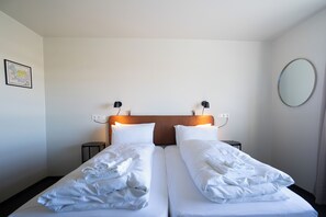 Cortinas blackout, tabla de planchar con plancha y wifi gratis 