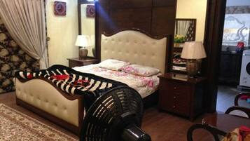 1 bedroom, in-room safe, iron/ironing board