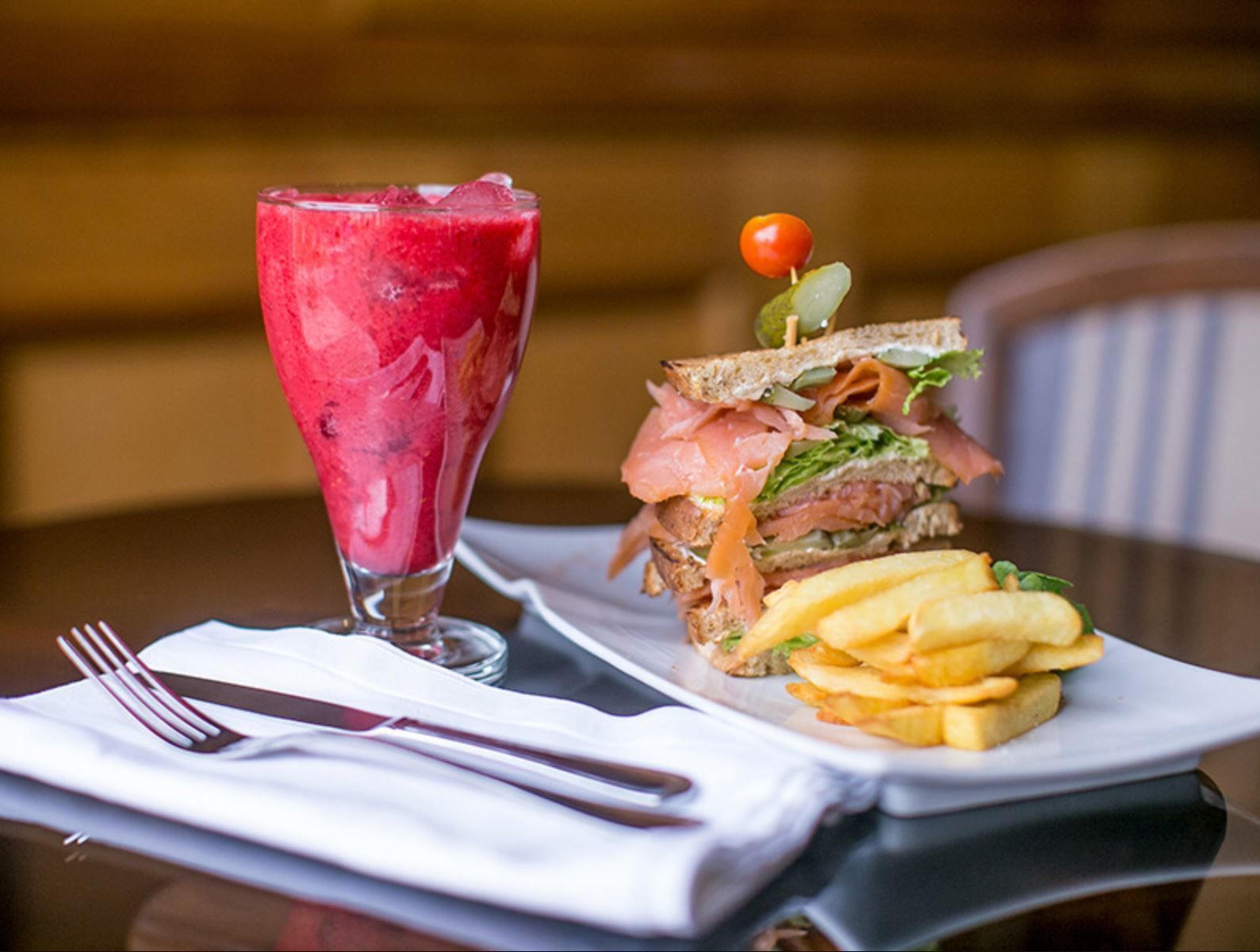 breakfast, lunch and dinner served