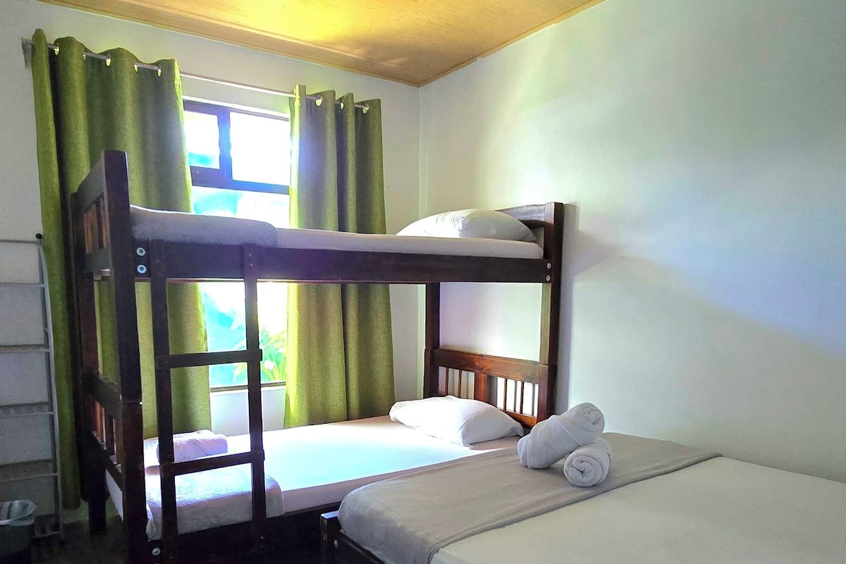 Chambre Double ou avec lits jumeaux, salle de bains commune