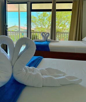 Family Quadruple Room | Iron/ironing board, free WiFi, bed sheets - Hostel Cattleya (Monteverde)